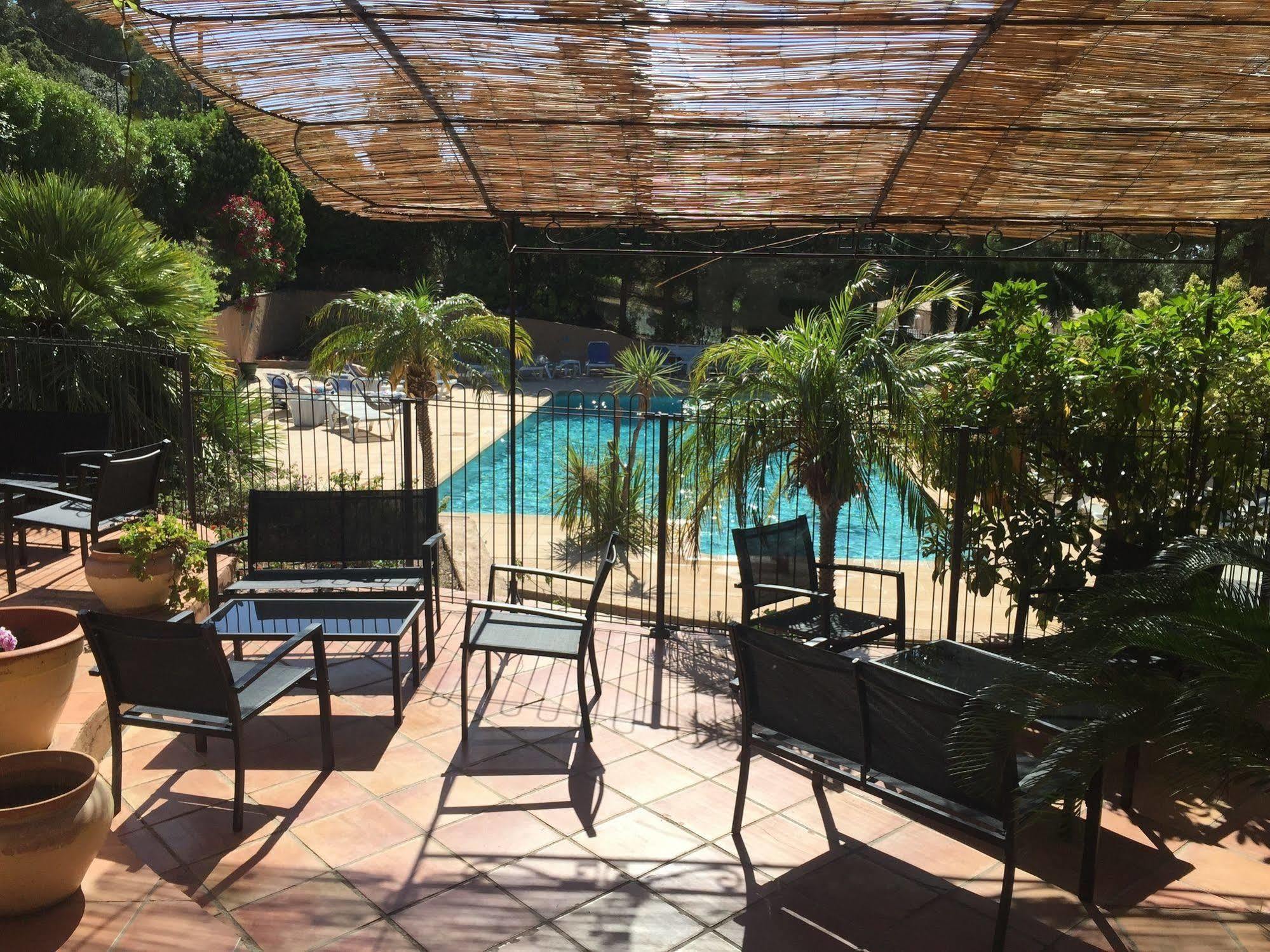 Les Pins Aparthotel 2*