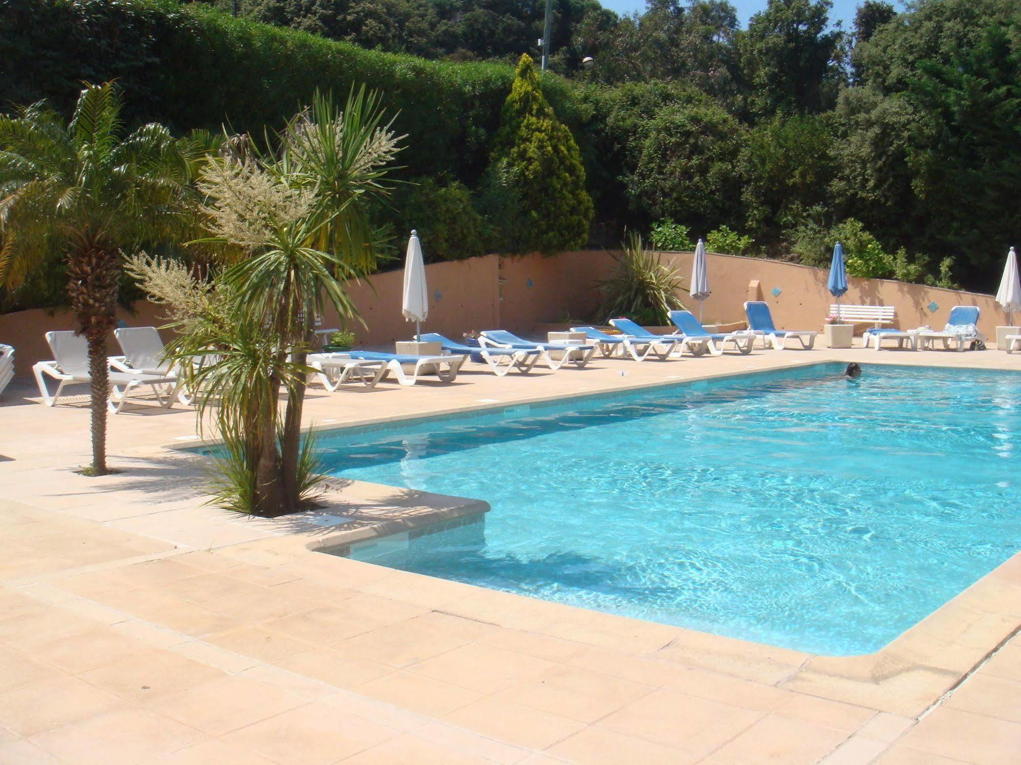 Les Pins Aparthotel 2*